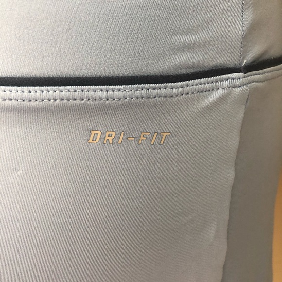 *SOLD* Nike Dri Fit Skort w/ front pleats - Picture 4 of 8